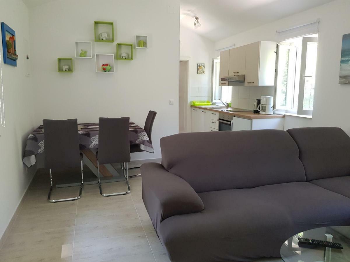 Apartment Zdenka Veli Losinj Exterior photo